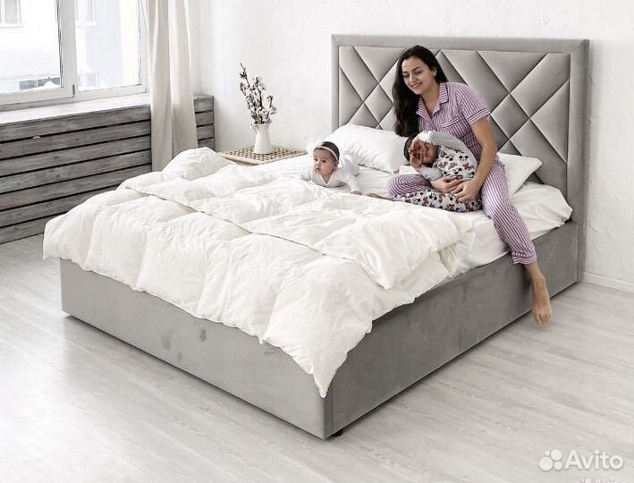 Кровать двухспальная с подьемным механизмом