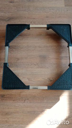 Подставка на колесах