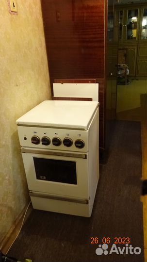 4 комфорочная газовая плита продаю