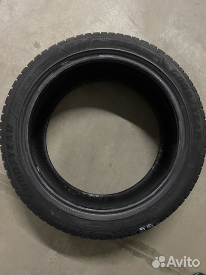 Goodyear UltraGrip 235/45 R18 98V