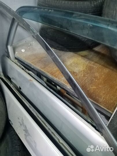 Продам двери под небольшой ремонт