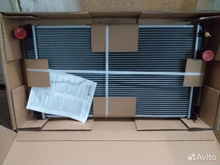 Радиатор охлаждения на Рав 4 2006-2012