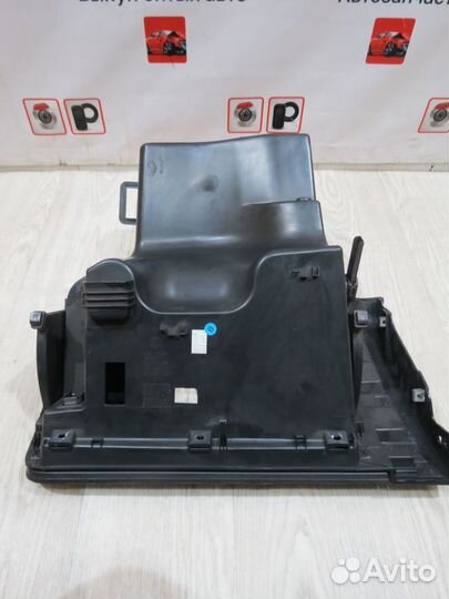 Бардачок Skoda Rapid