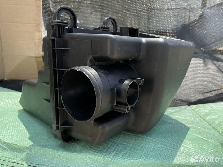 Корпус воздушного фильтра mazda