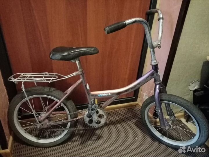 Отдам за связку бананов велосипед на 4-6 лет
