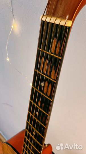 Акустическая гитара