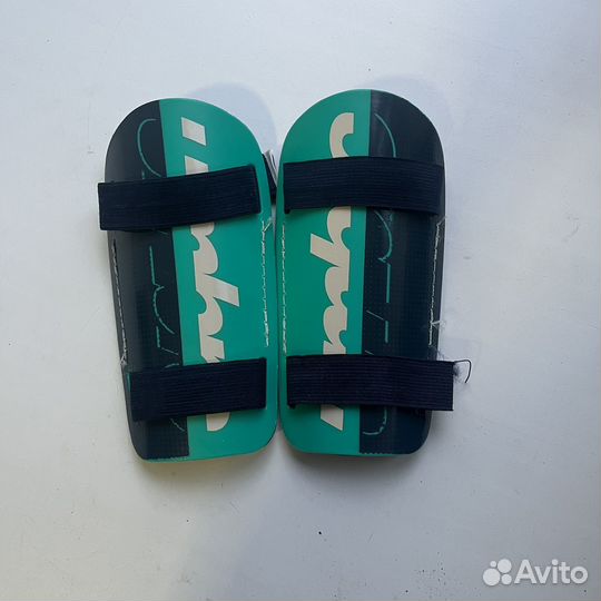 Футбольные щитки, перчатки и фиксаторы