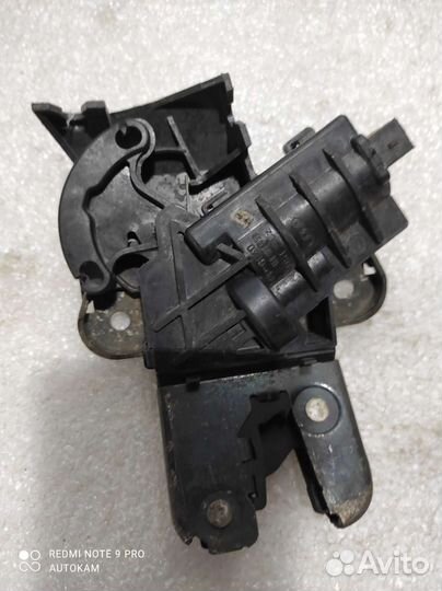 Замок багажника Audi A8 D3