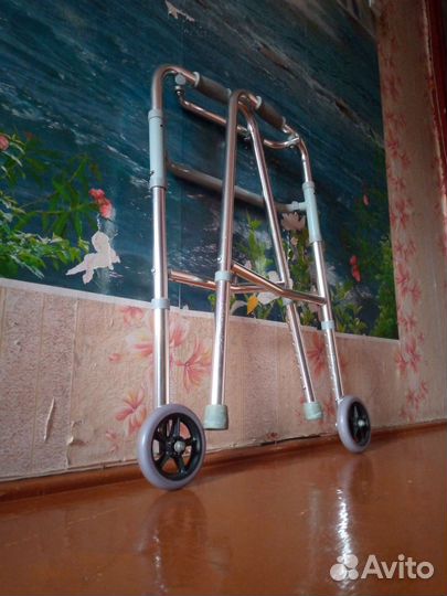 Ходунки для взрослых на колесах