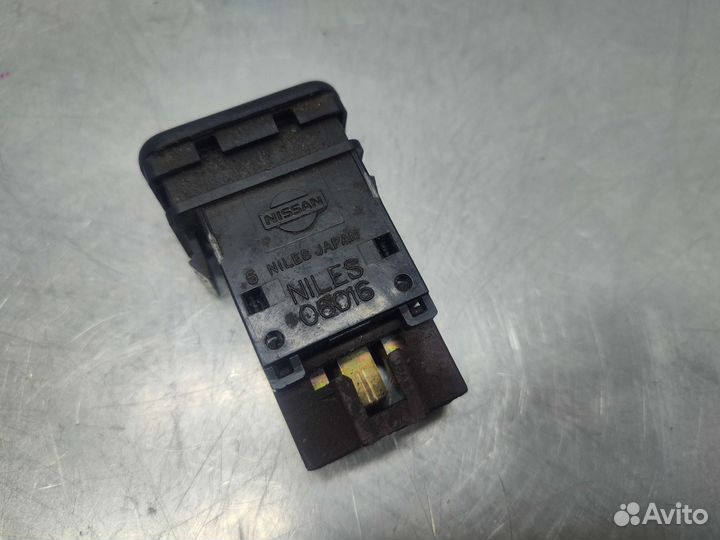 Кнопка обогрева стекла Nissan Serena C23 1998 г.в