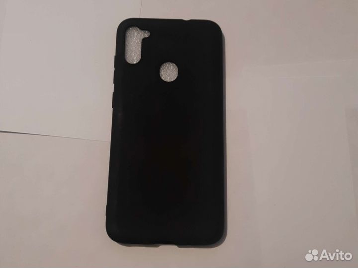 Черный чехол на смартфон