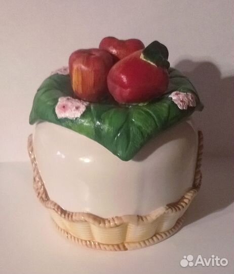 Фарфоровая банка с крышкой яблоки в корзинке 1л