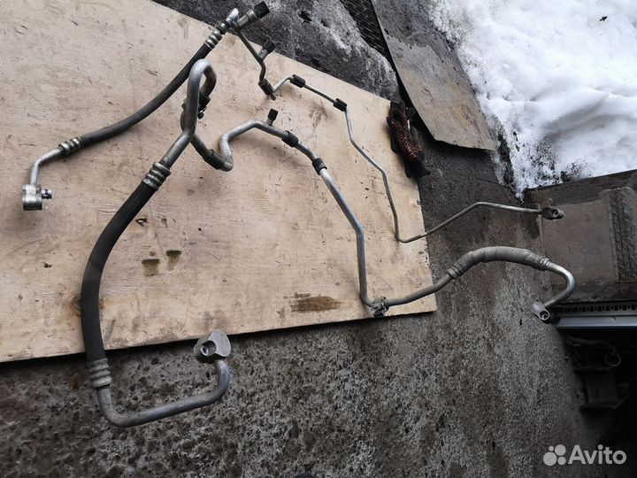 Трубка шланг кондиционера на VW Passat B7 CC 08-17