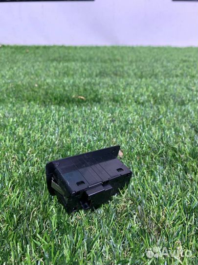 Кнопка открытия багажника BMW 5