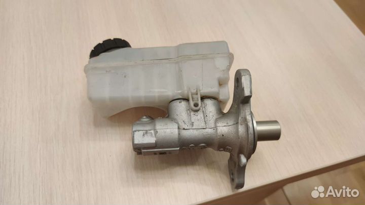 Тормозной бачок на Logan 2