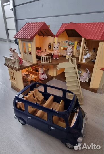 Sylvanian Families Дом со светом+Семья зайцев