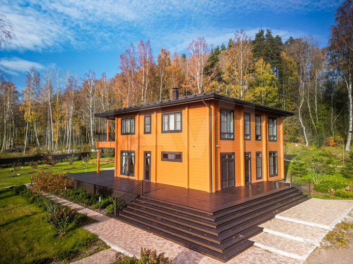 Дом 484 м² на участке 66 сот.