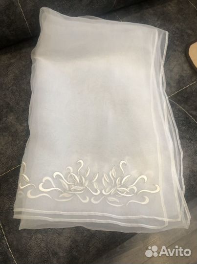 Шифоновый платок белый с узорами