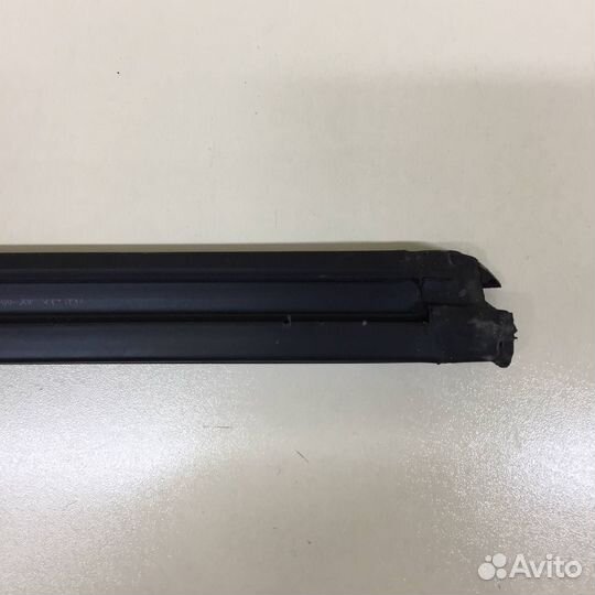 Накладка стекла переднего правого Volkswagen Tigua