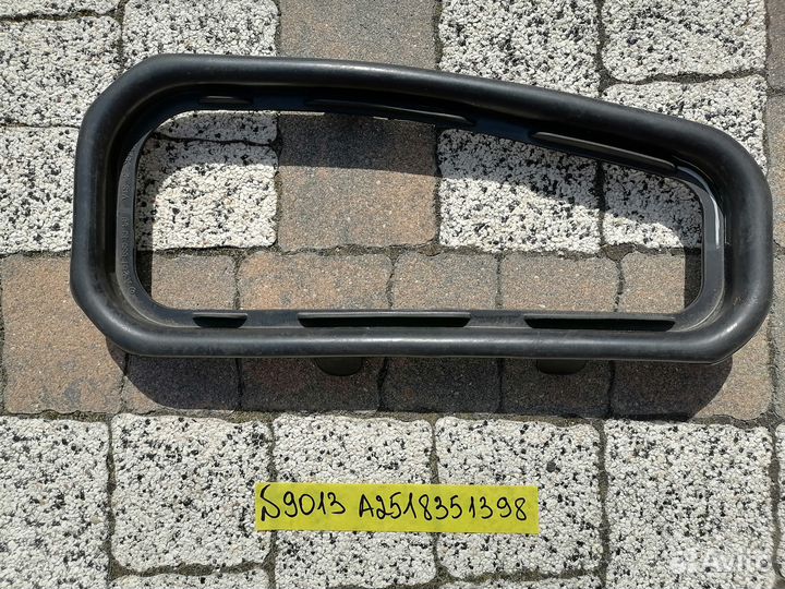 Уплотнитель передней панели Mercedes