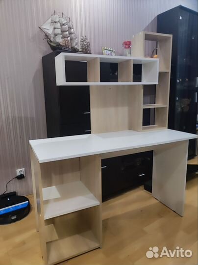 Письменный стол