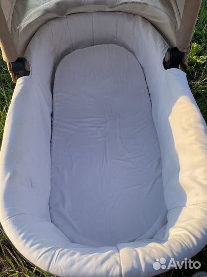 Прогулочная коляска с надувными колесами