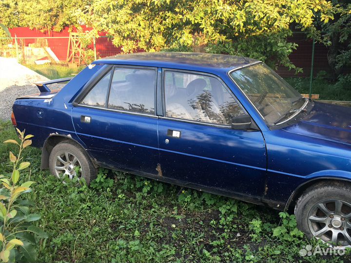 Peugeot 305 1.9 МТ, 1986, битый, 500 000 км