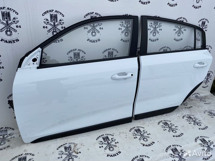 Белые двери левые Kia Rio X-Line Оригинал