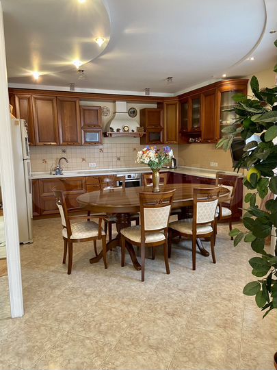 3-к. квартира, 109,5 м², 10/18 эт.