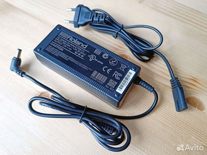 Блоки питания синтезатора Roland: 12V 4A PSB-7U
