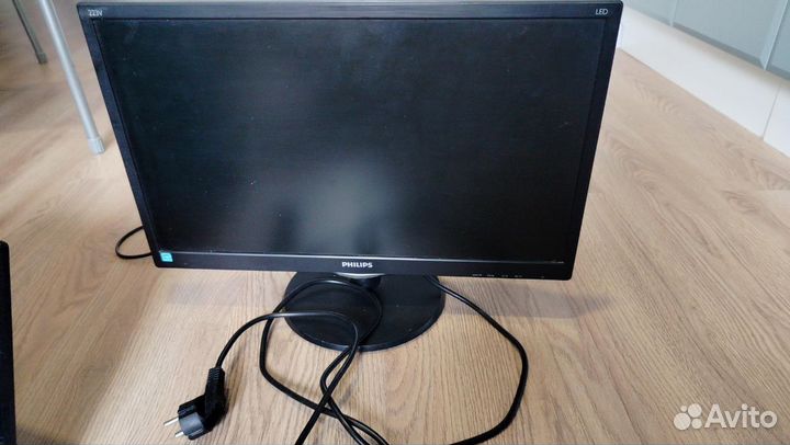 Монитор Philips 223v5l