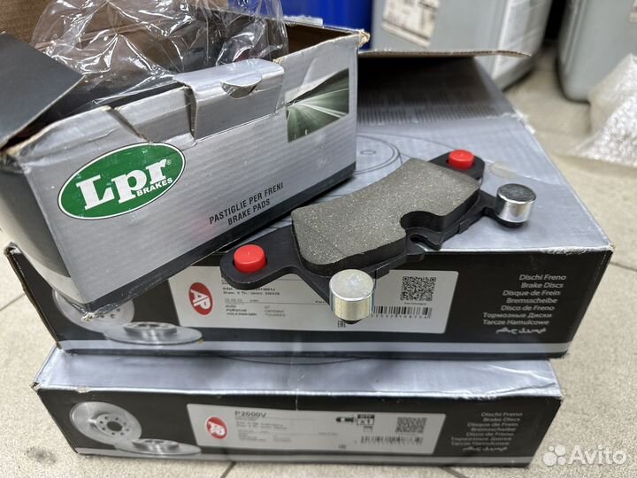 Тормозные диски, колодки (задние ) Touareg NF