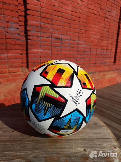 Футбольный мяч Лига Чемпионов Финал 2022