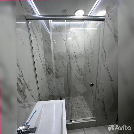 Душевое ограждение с дверью