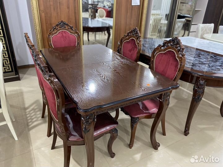 Стол и стулья