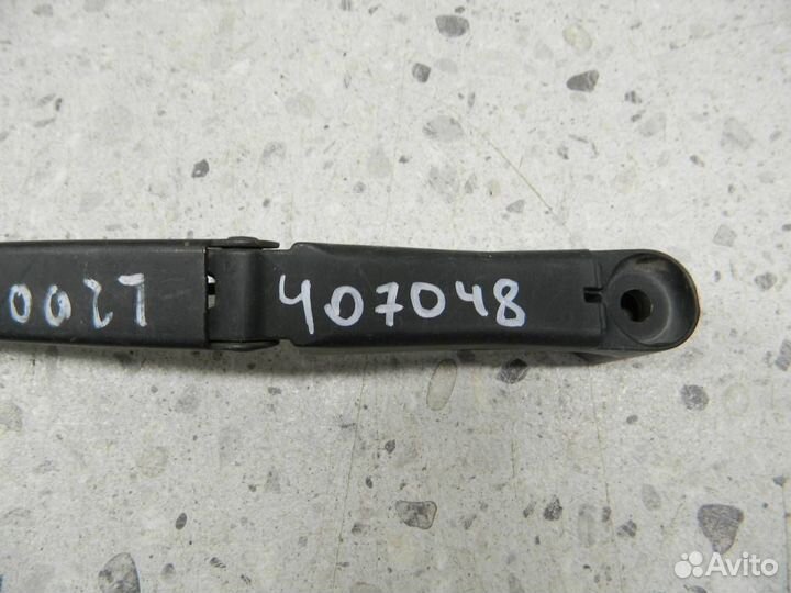 Поводок стеклоочистителя передний левый Mitsubishi