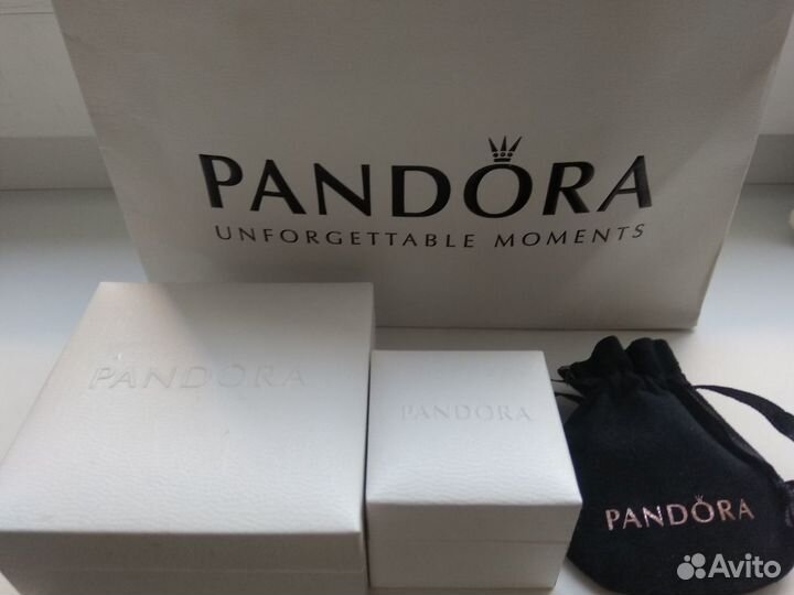 Браслет и шармы Pandora