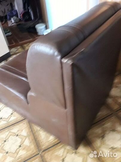 Кожанное кресло