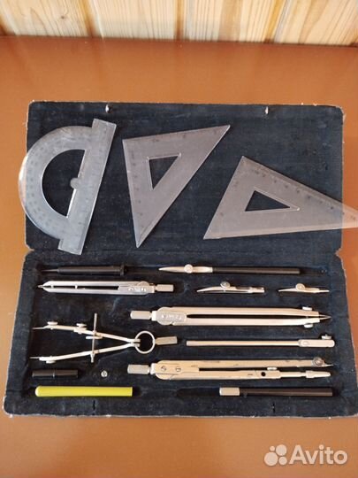 Готовальня у 14 СССР