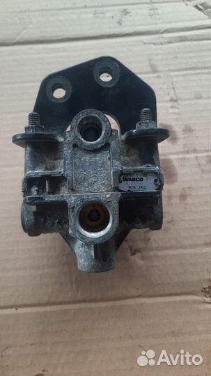 Ускорительный клапан Scania