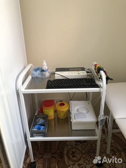 Столик процедурный