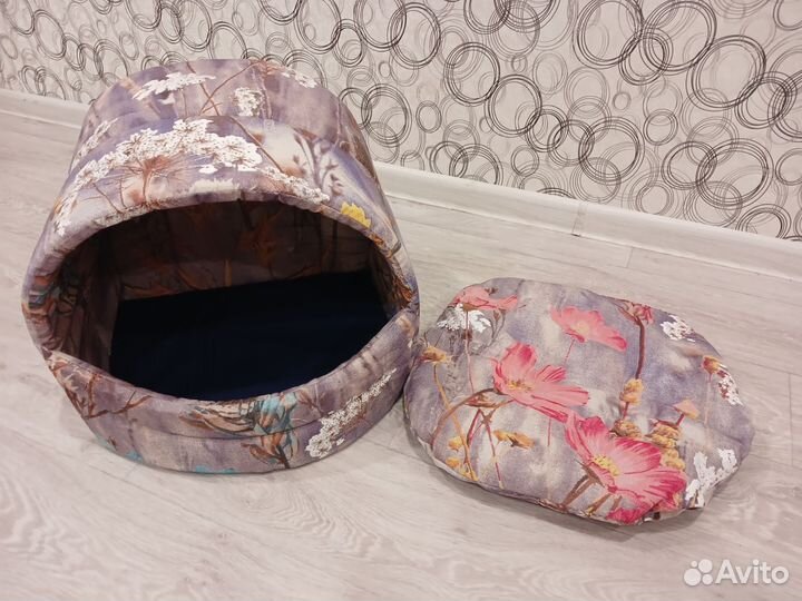 Лежанки и домики для кошек