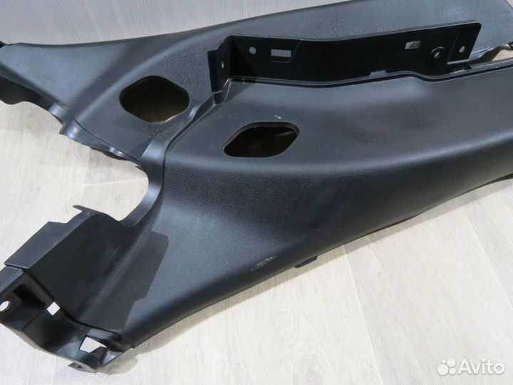 Обшивка стойки задняя Kia Rio 4