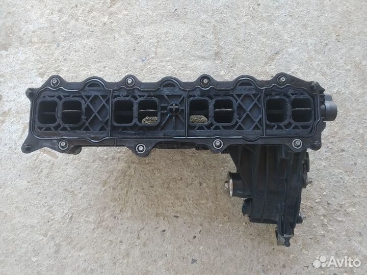 Коллектор впускной на ом651 Мерседес Бенц