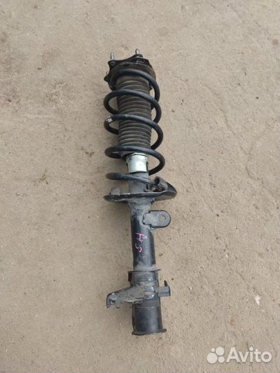 Стойка амортизатора передняя правая Honda Cr-V 4