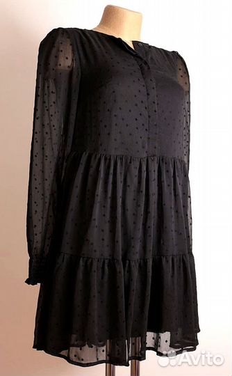 Чёрное платье в горошек с воланами
