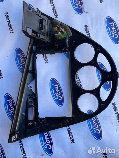 Рамка магнитолы Ford Focus 1 седан хэтчбэк