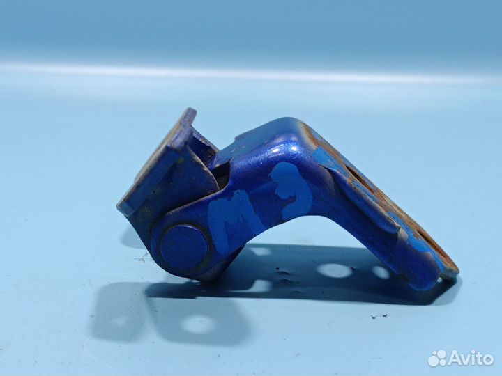 Петля двери передней правой для Mazda 3 2003-2009