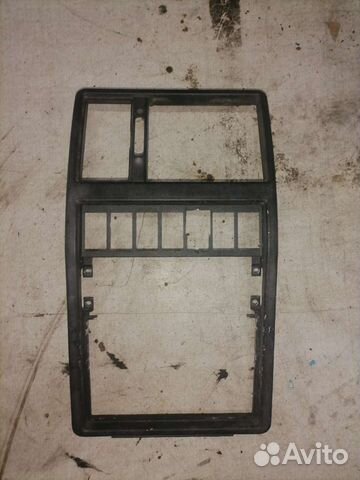 Центральная рамка в торпеду ауди 200