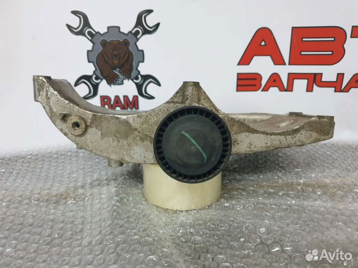 Кронштейн площадка крепление генератора LADA X-Ray